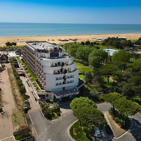 Savoy Beach Hotel & Thermal Spa Bibione Esterno foto Aerial view of the hotel