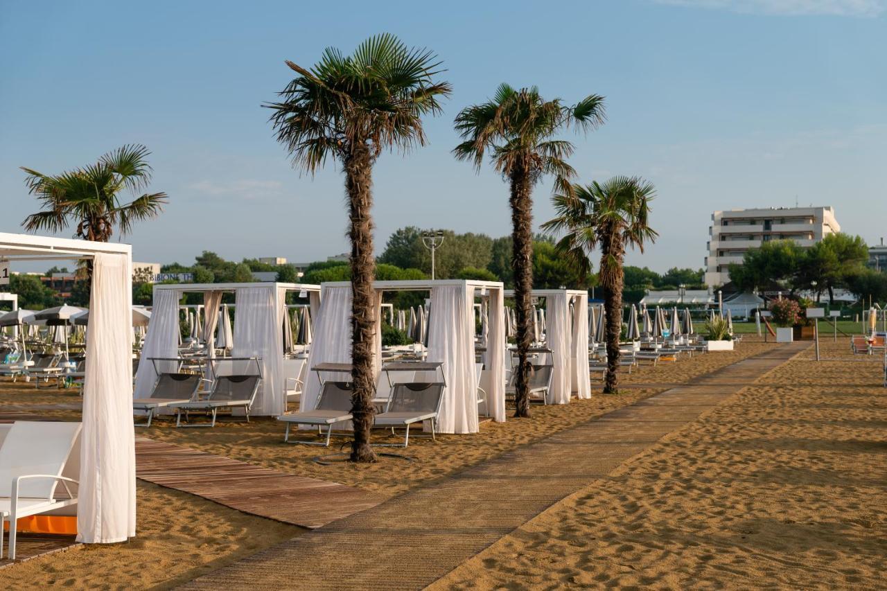 Savoy Beach Hotel & Thermal Spa Bibione Esterno foto Beach in Rimini