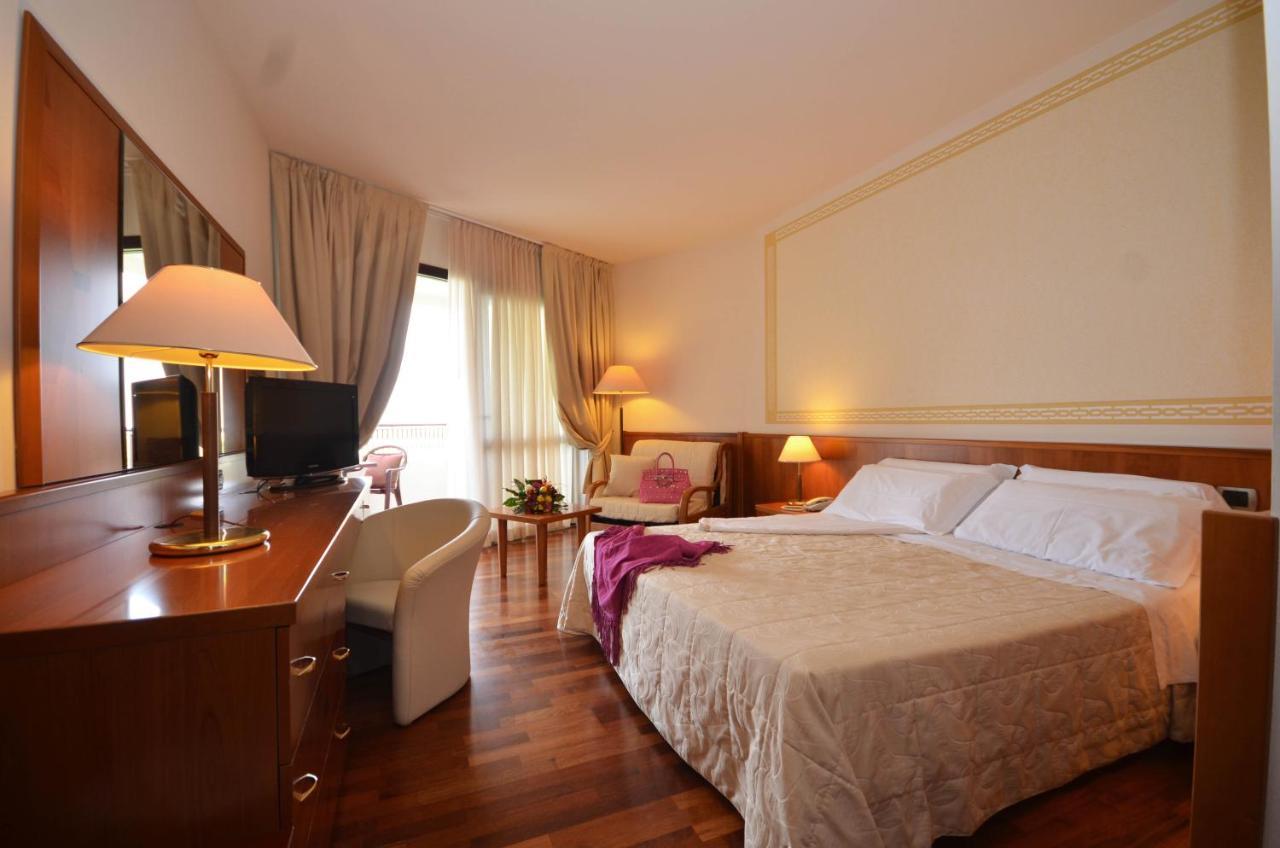 Savoy Beach Hotel & Thermal Spa Bibione Esterno foto