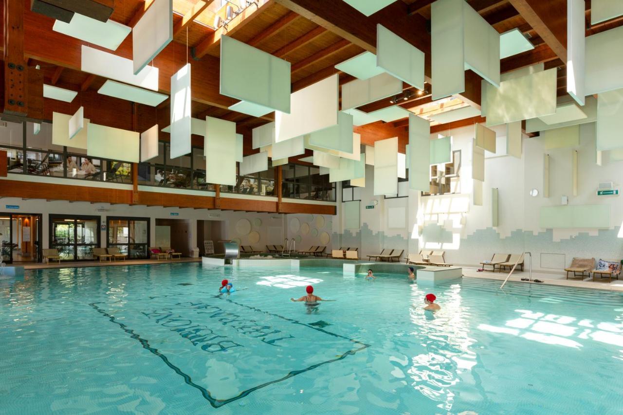 Savoy Beach Hotel & Thermal Spa Bibione Esterno foto The swimming pool