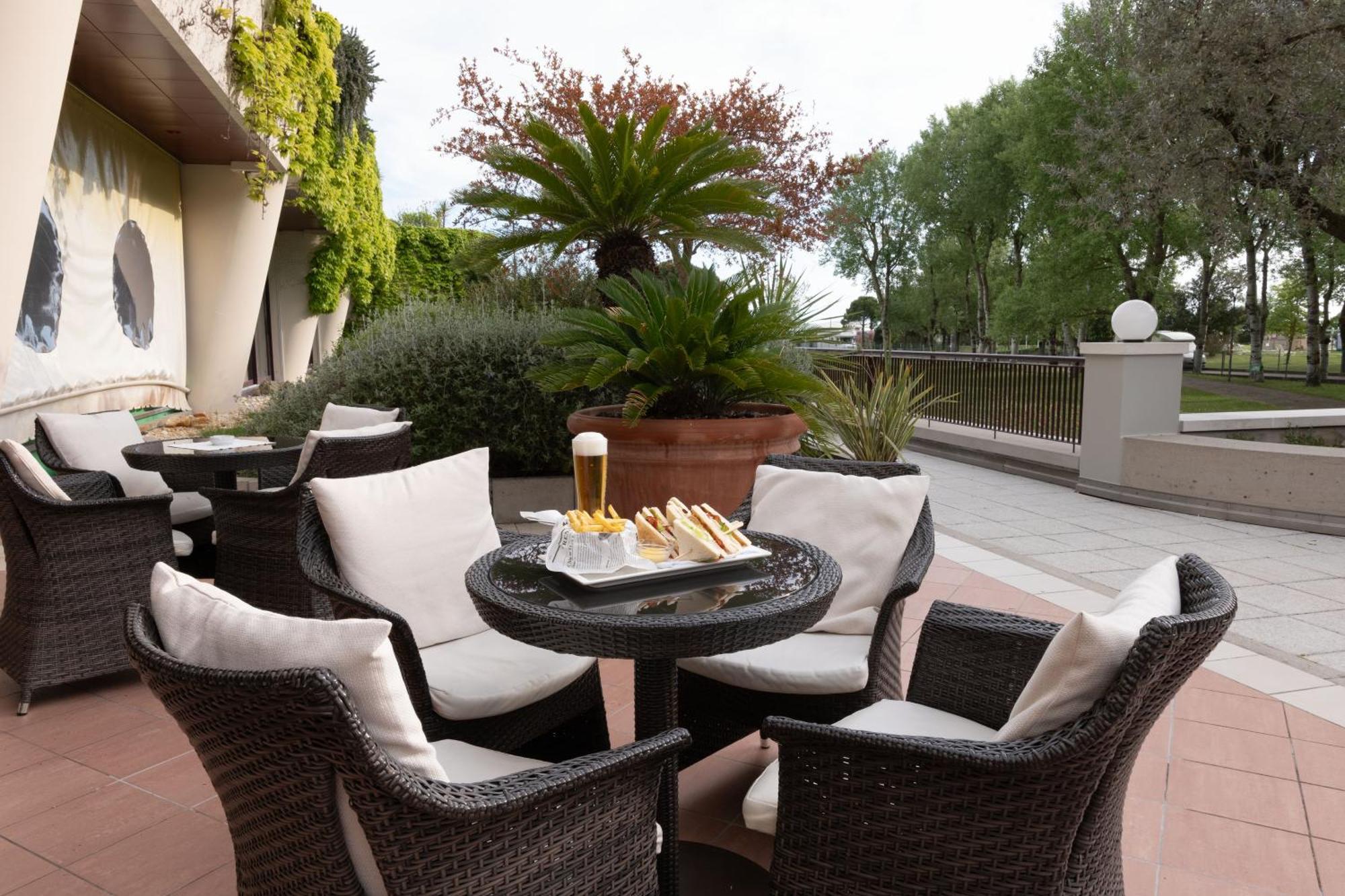 Savoy Beach Hotel & Thermal Spa Bibione Esterno foto The Terrace