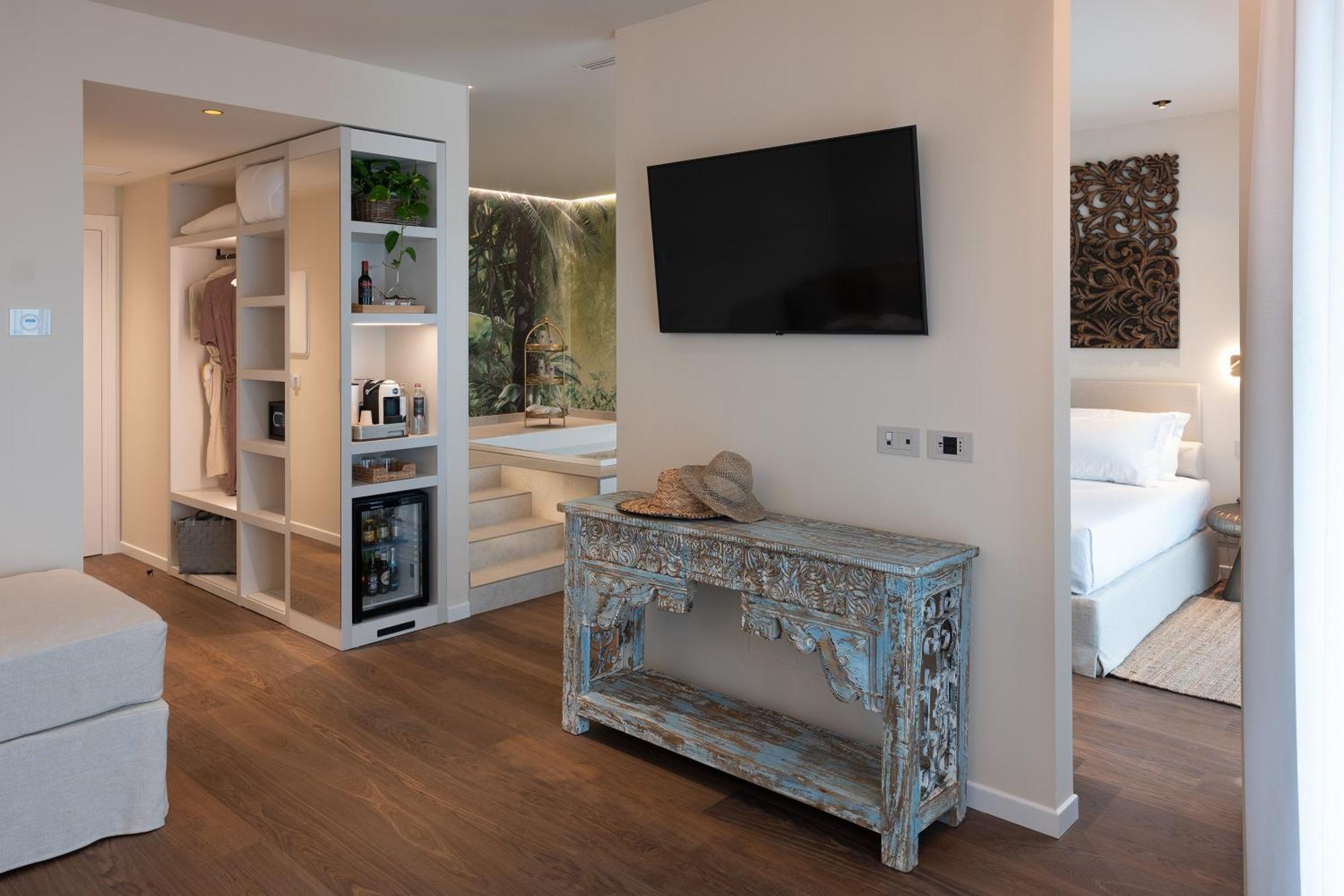 Savoy Beach Hotel & Thermal Spa Bibione Esterno foto A room at the hotel