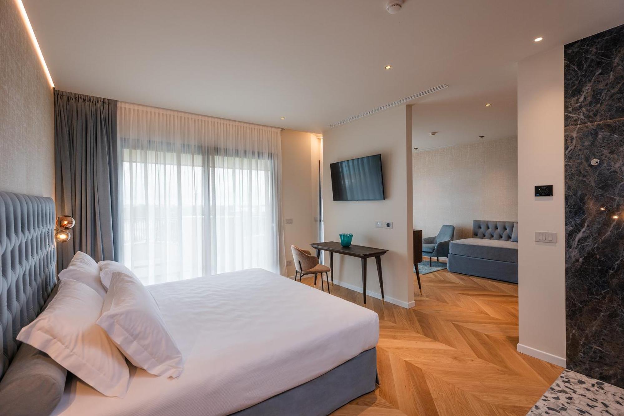 Savoy Beach Hotel & Thermal Spa Bibione Esterno foto Suite