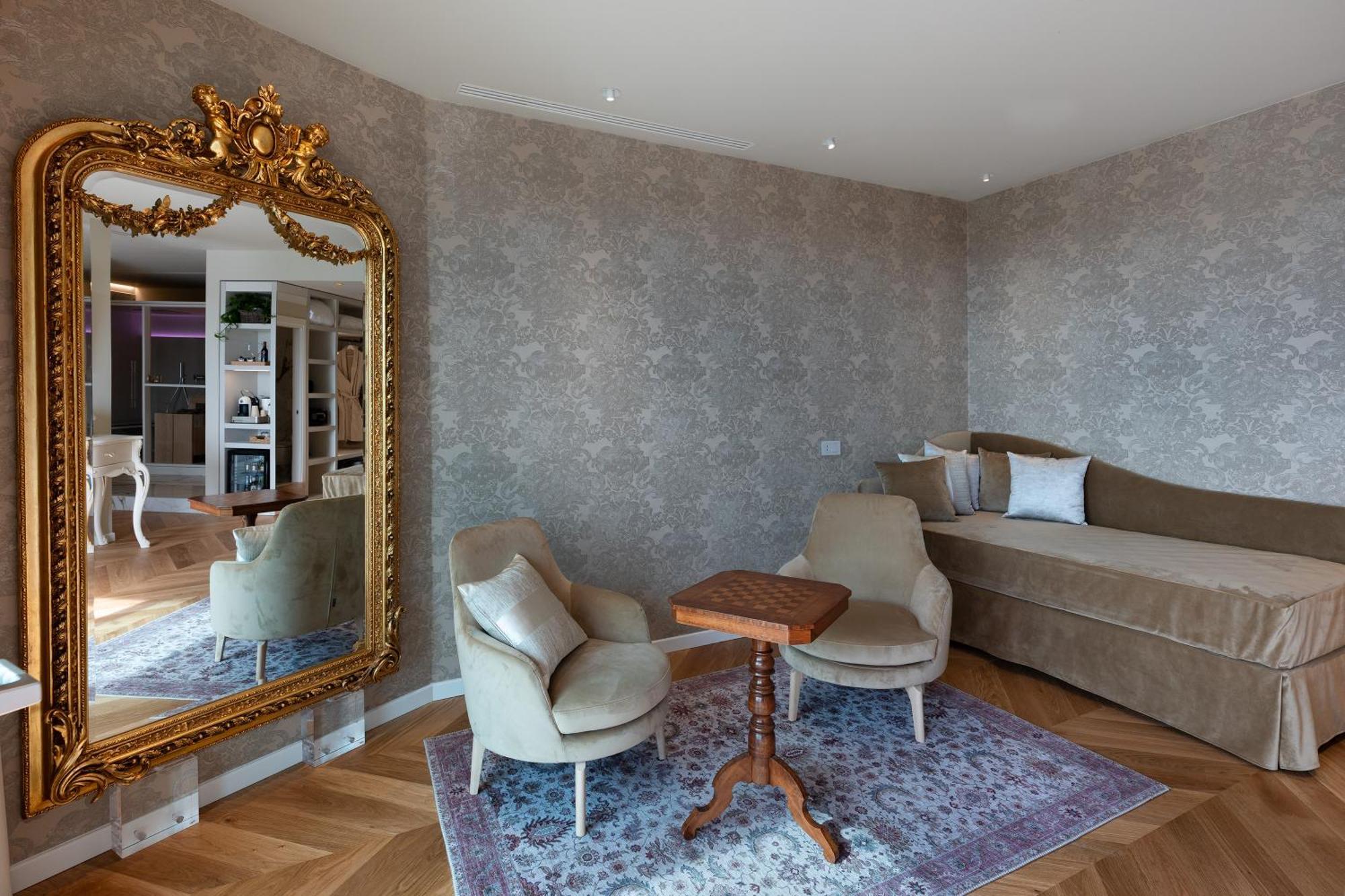 Savoy Beach Hotel & Thermal Spa Bibione Esterno foto A room at the hotel