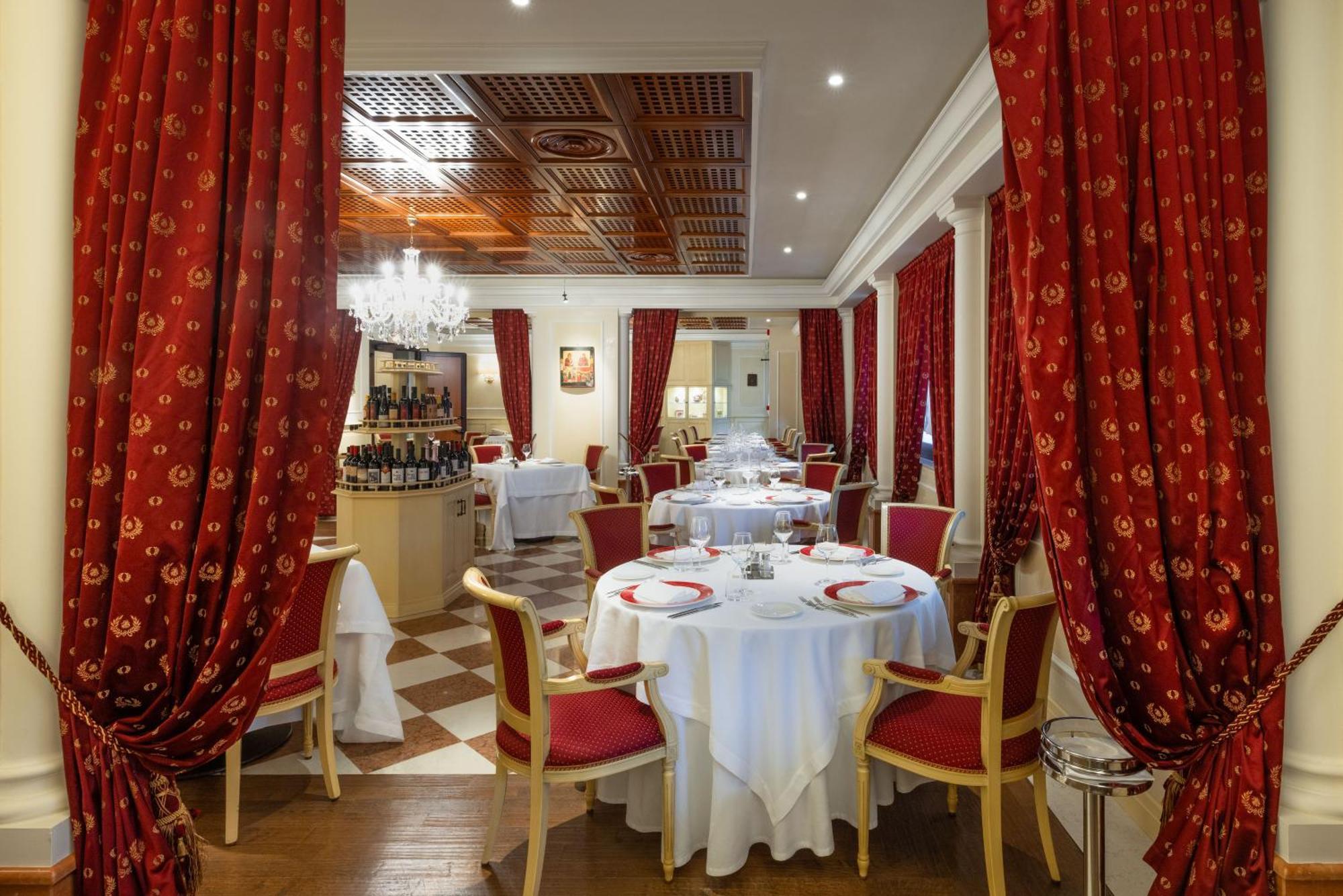 Savoy Beach Hotel & Thermal Spa Bibione Esterno foto Restaurant in the hotel