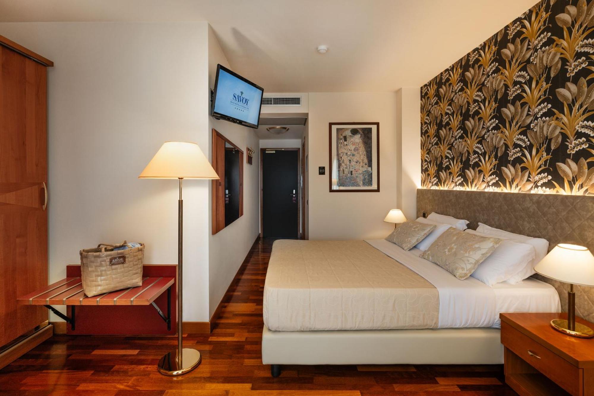 Savoy Beach Hotel & Thermal Spa Bibione Esterno foto A room at the hotel