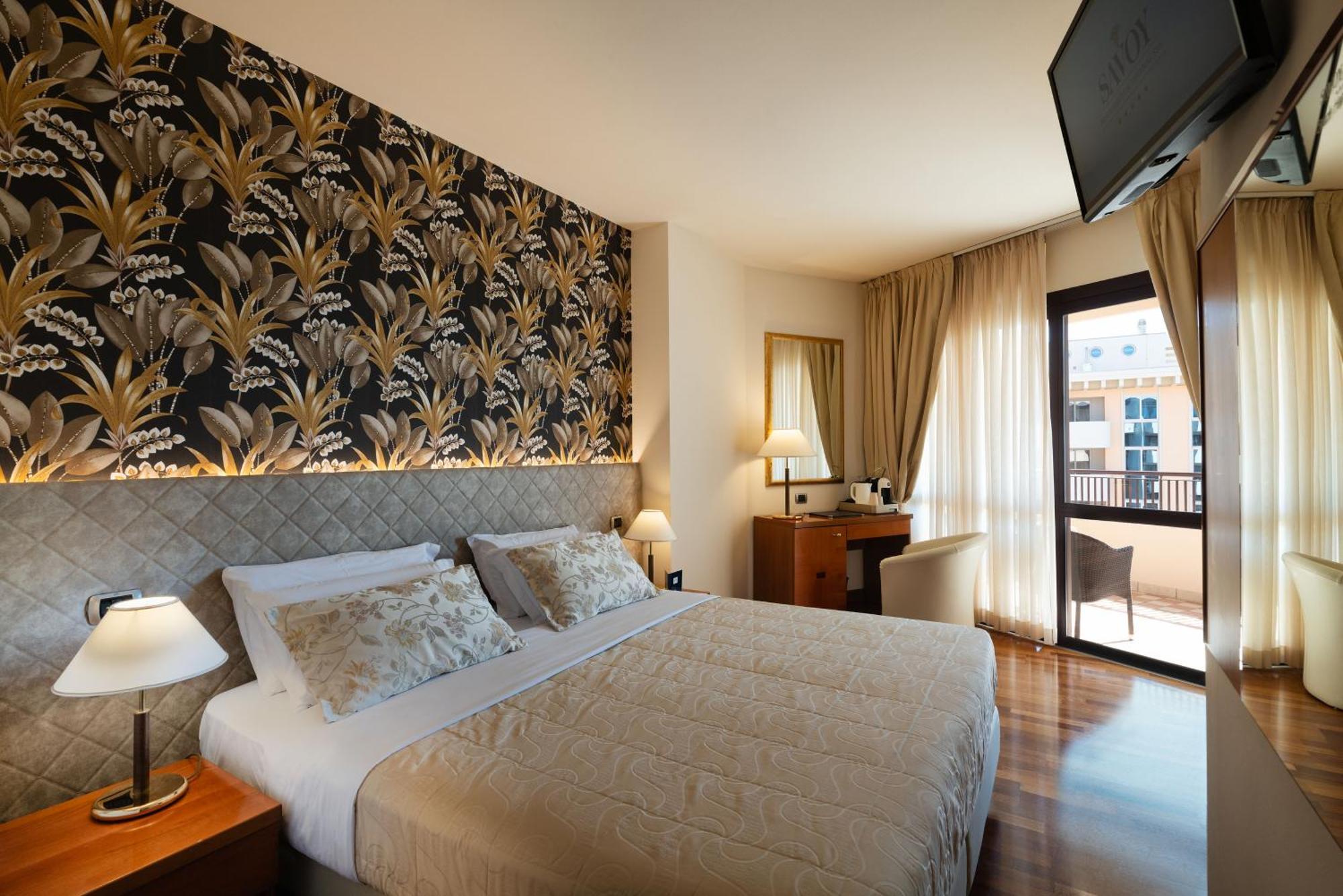 Savoy Beach Hotel & Thermal Spa Bibione Esterno foto A room at the hotel