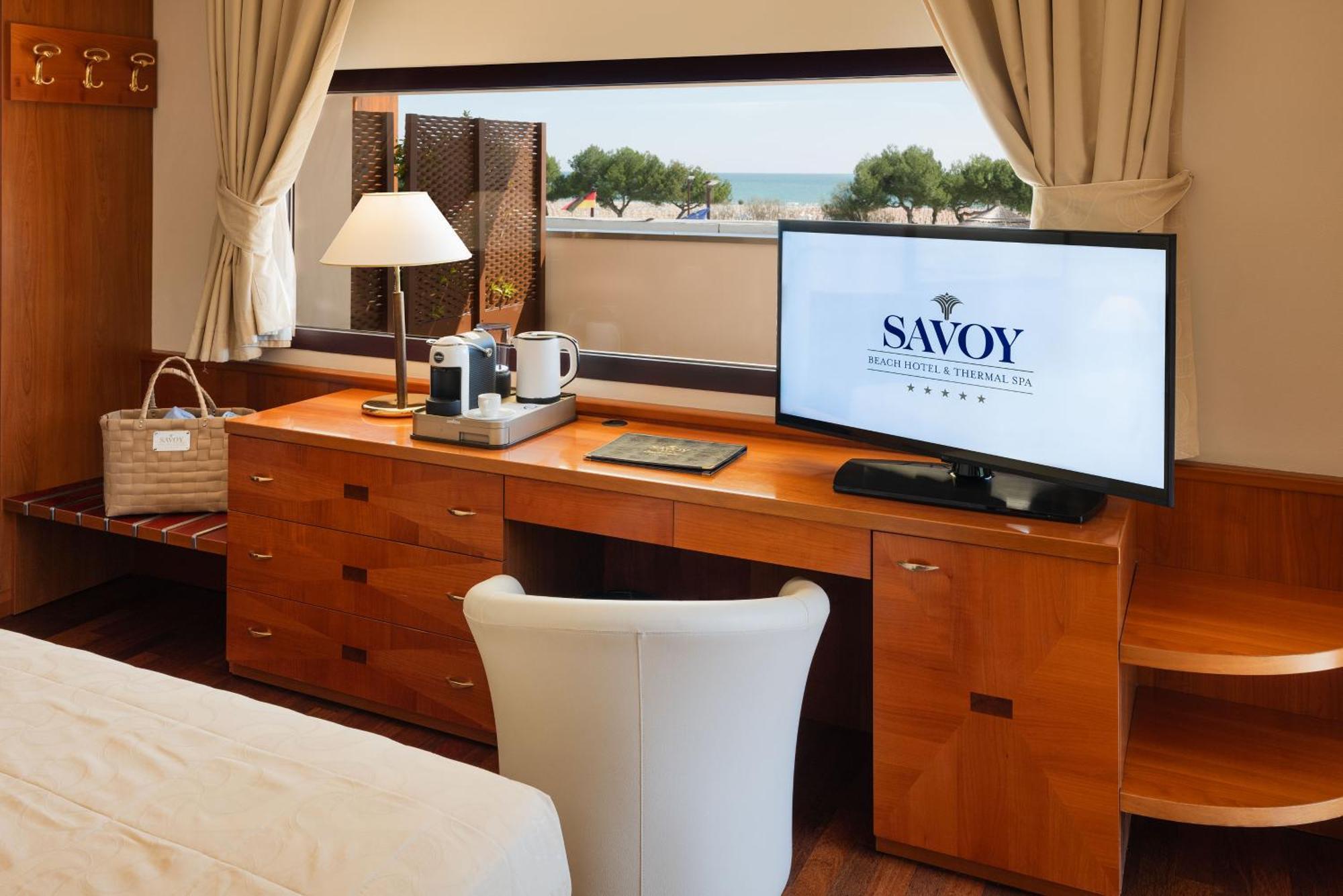 Savoy Beach Hotel & Thermal Spa Bibione Esterno foto A room at Savoy Hotel