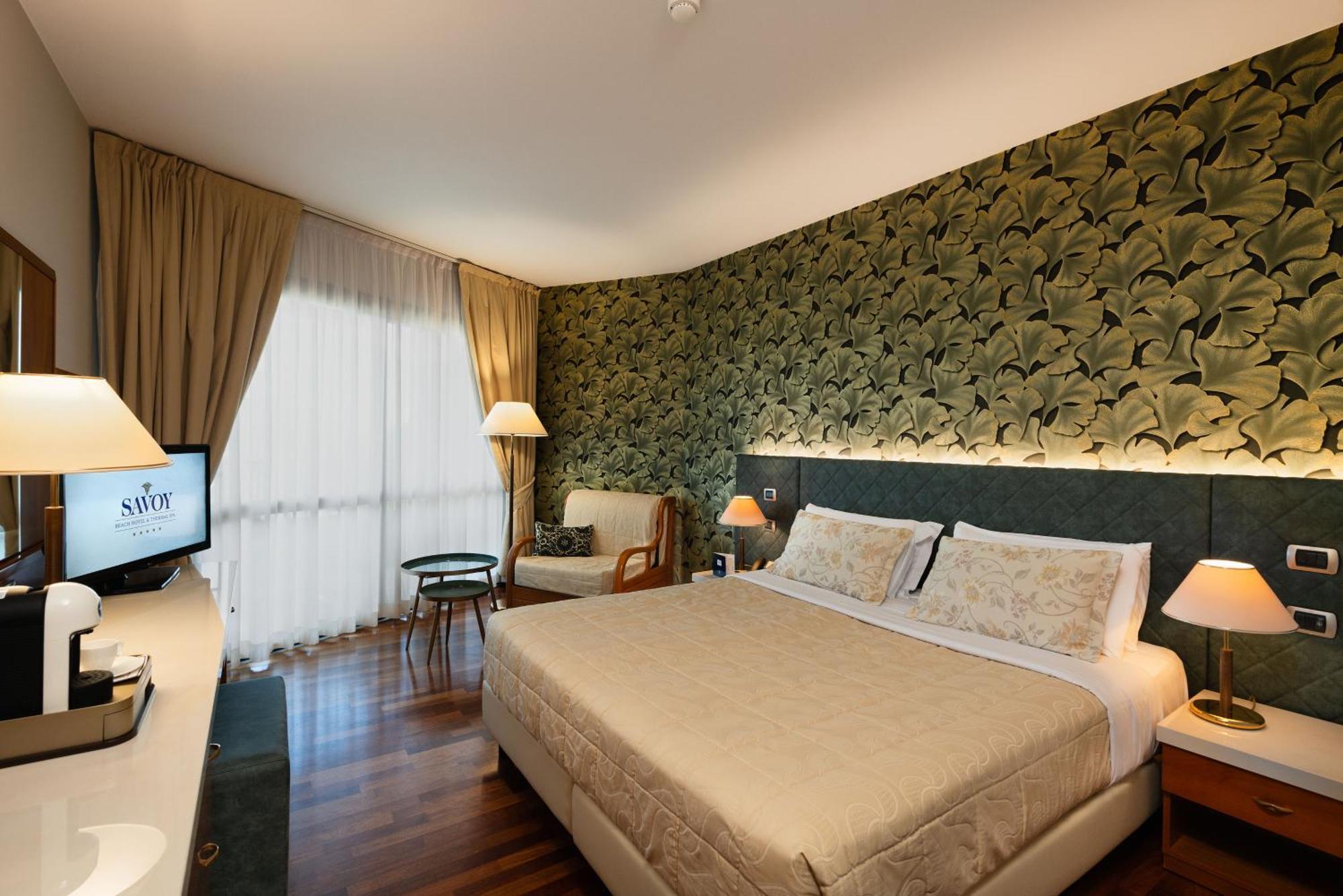 Savoy Beach Hotel & Thermal Spa Bibione Esterno foto A room at the hotel