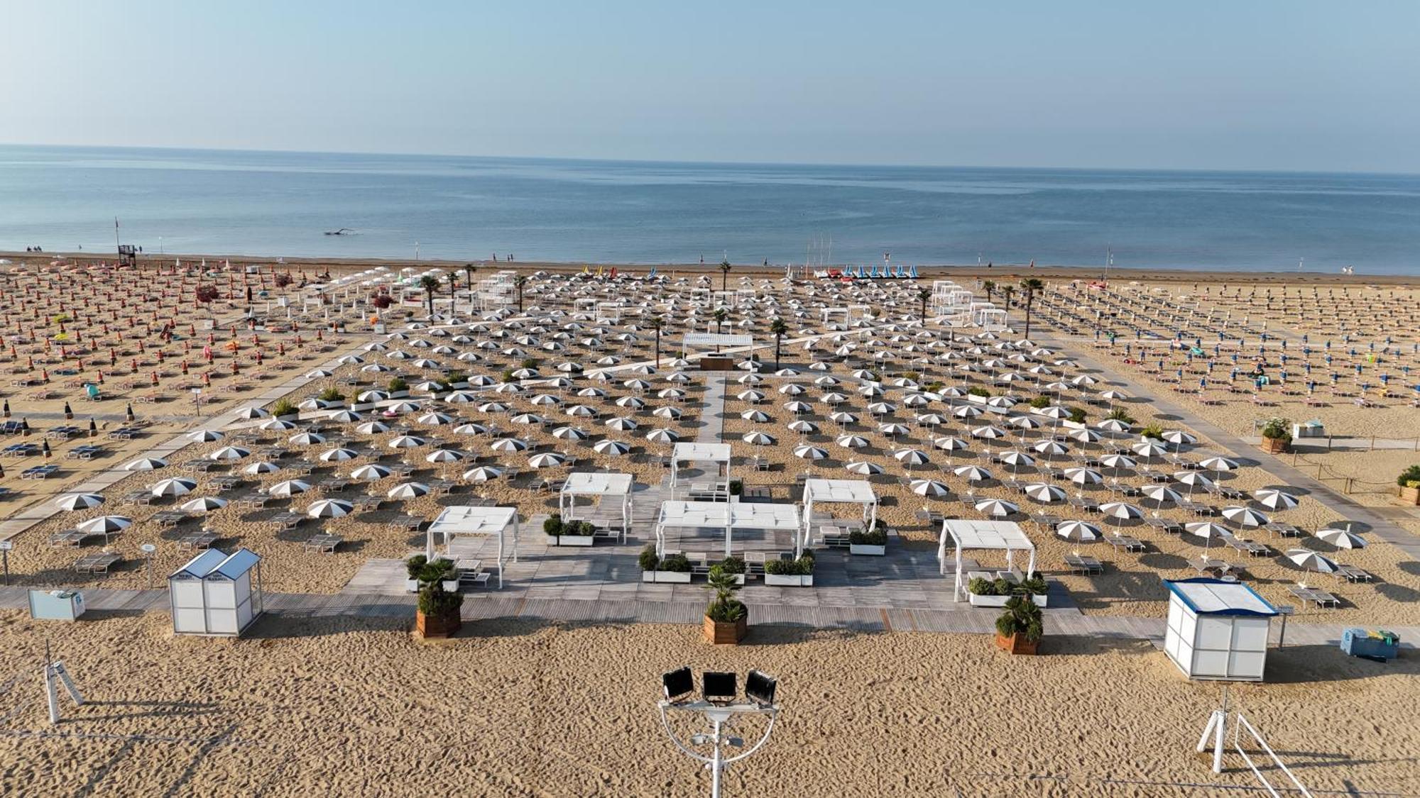 Savoy Beach Hotel & Thermal Spa Bibione Esterno foto The beach of El Toro