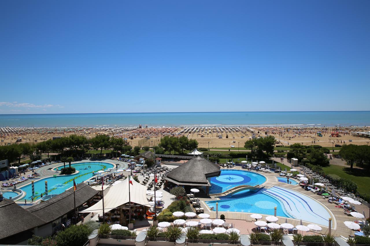 Savoy Beach Hotel & Thermal Spa Bibione Esterno foto The beach of Bibione