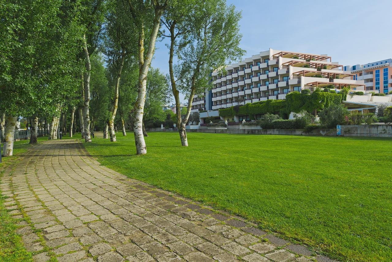 Savoy Beach Hotel & Thermal Spa Bibione Esterno foto The campus